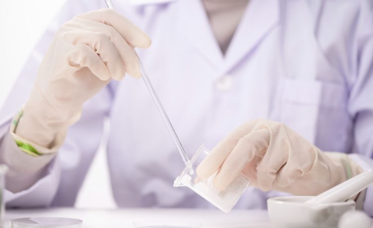 Sensoryka kosmetyków jako efekt struktury i decyzji surowcowych MEDICOS 02