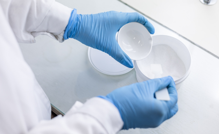 Mocznik-farmaceutyczny-vs-techniczny-a-stabilność-i-bezpieczeństwo-formulacji-MEDICOS-04