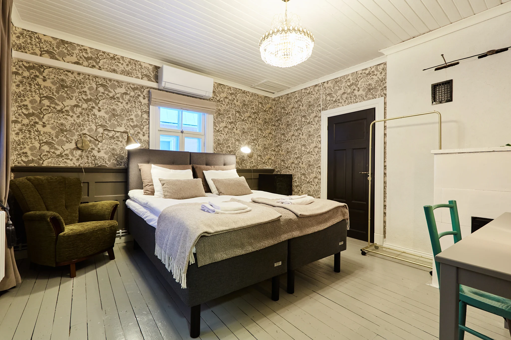 Matkailukeskus Puu-Juuan uniikeissa hotellihuoneissa vanhan viehätys on säilytetty.