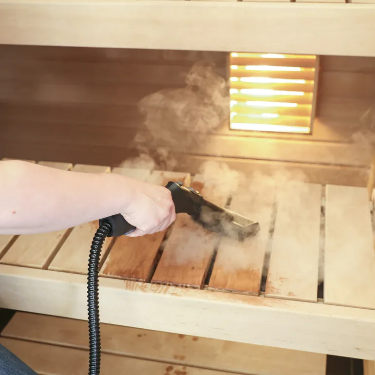 Saunan pesu hoituu kätevästi ilman kemikaaleja.