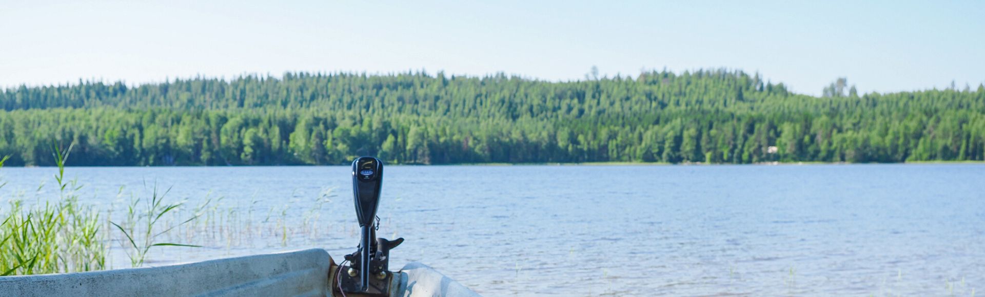 Mökki järvenrannalla