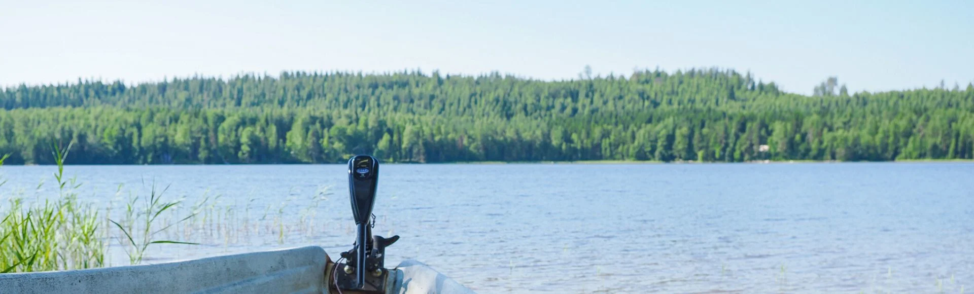 Mökki järvenrannalla