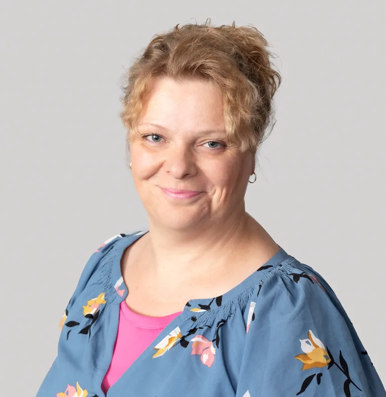 Muistiliiton neuvontakoordinaattori Mailis Heiskanen kannustaa pitämään aivoista huolta kaikenikäisenä.