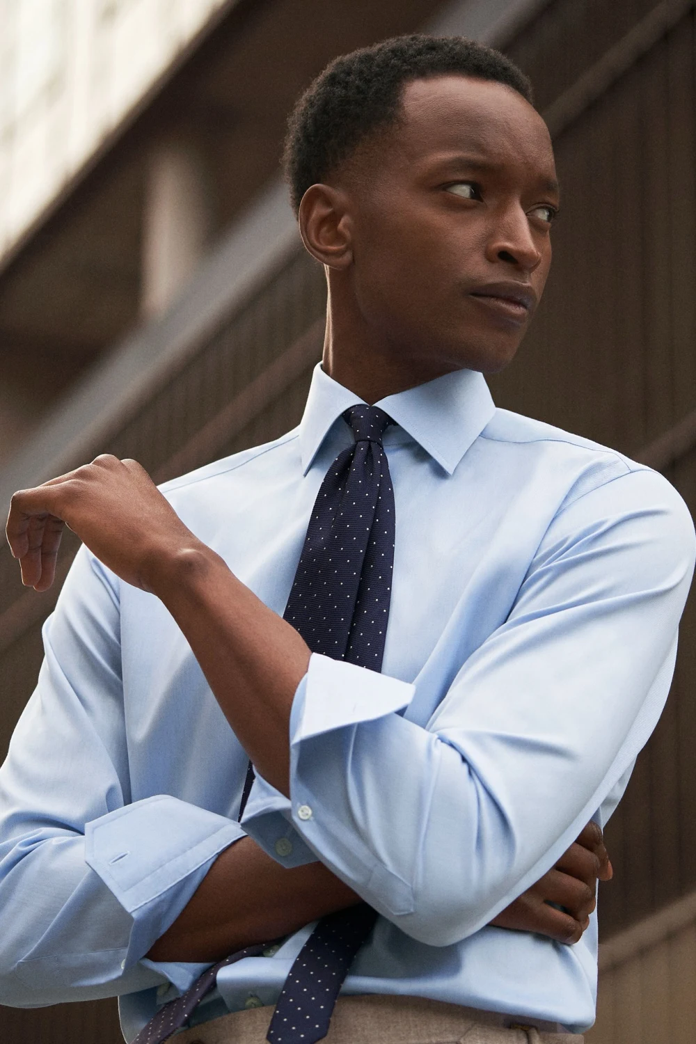 model in lightblue signature twill shirt