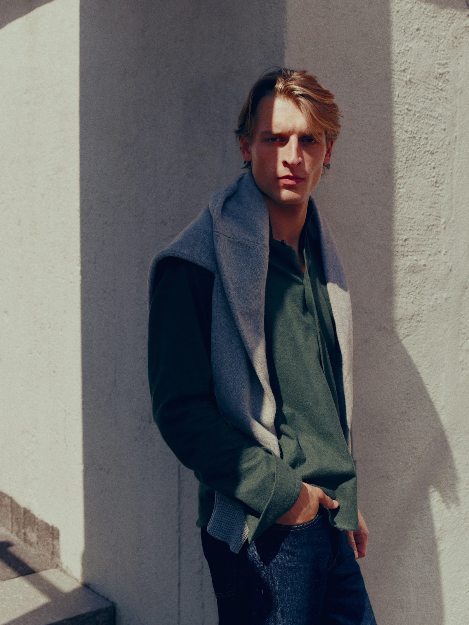 modell in our cashmere sweater