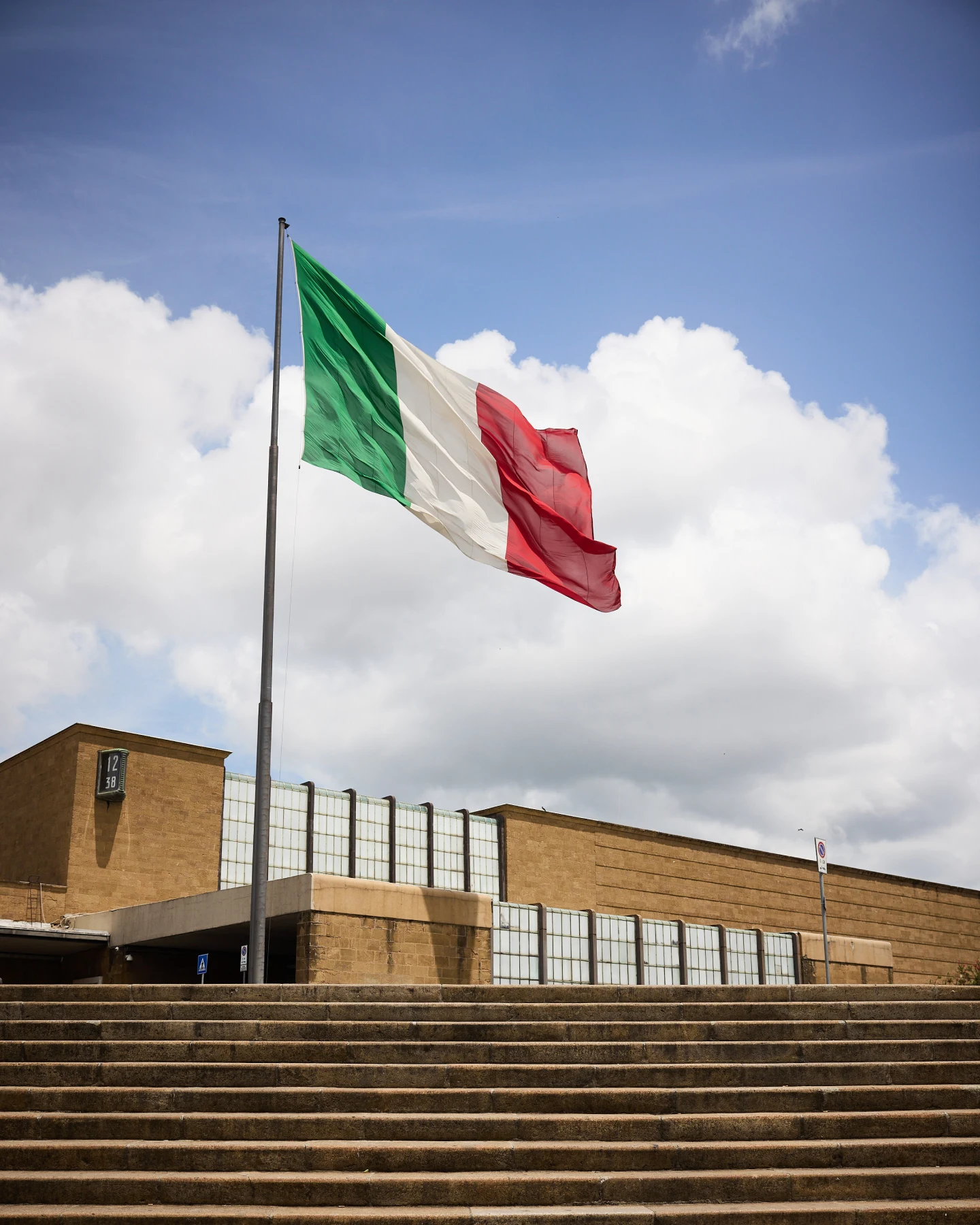 image of the flag of italy