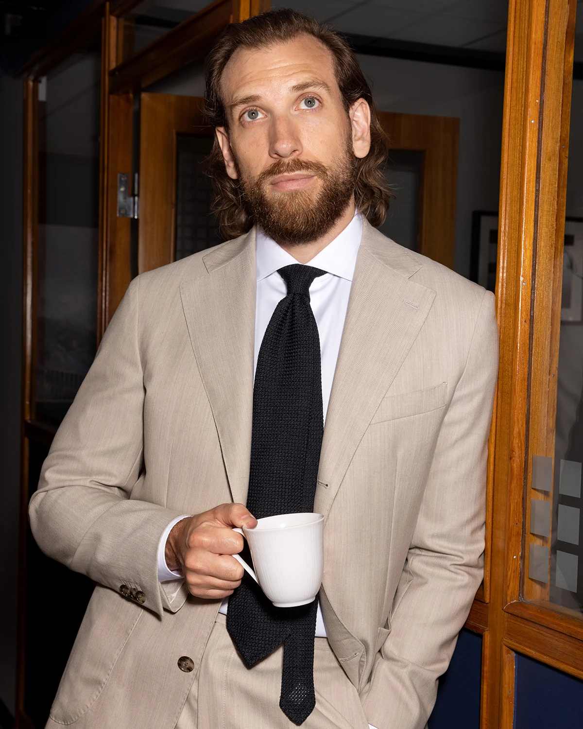 david köröndi eton beige suit white shirt and blue grenadine tie