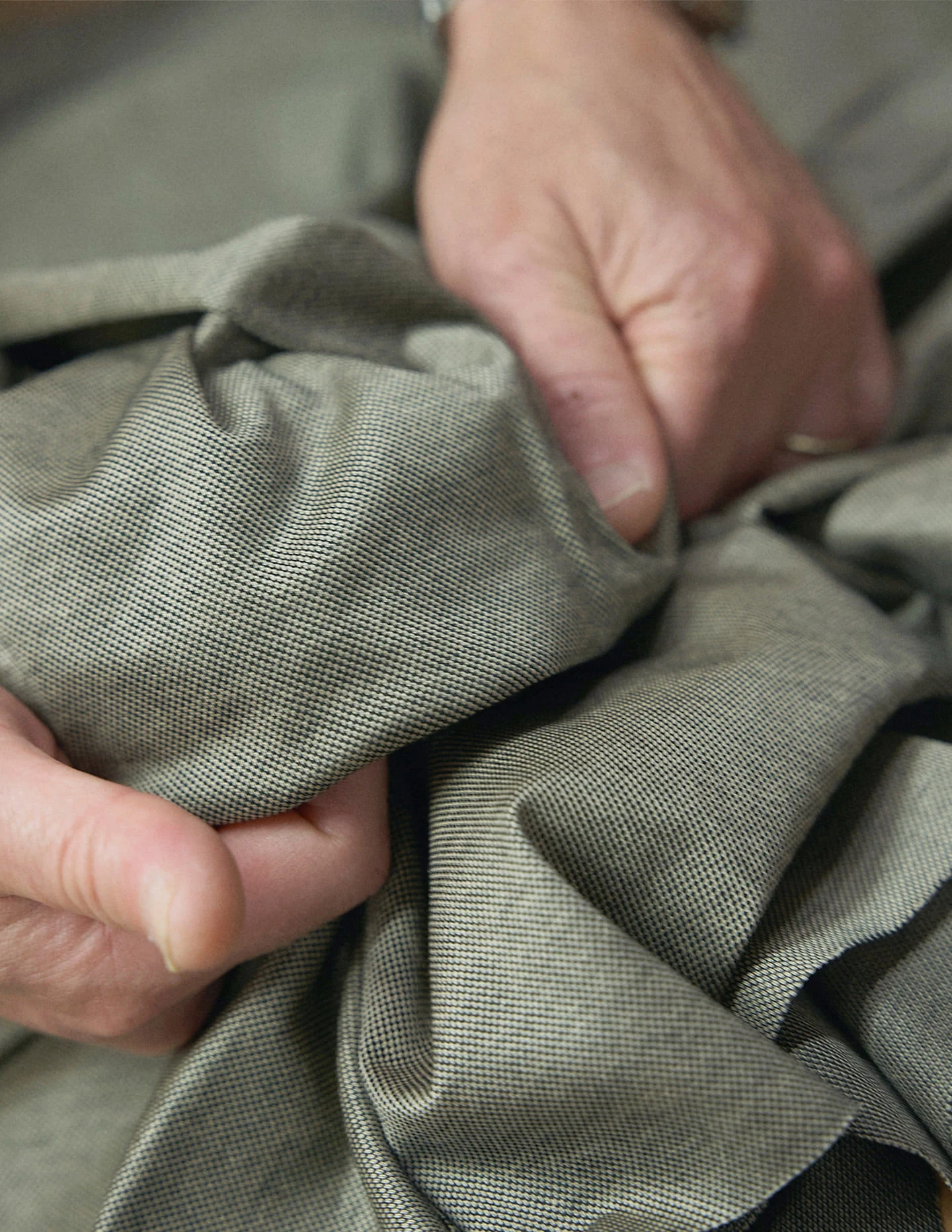 Découvrez Filo di Scozia, un coton d’exception reconnu pour sa durabilité, son lustre unique et son confort. Chemises et t-shirts Eton fabriqués en Italie.