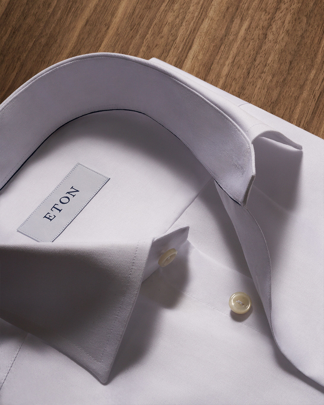 white signature twill collar