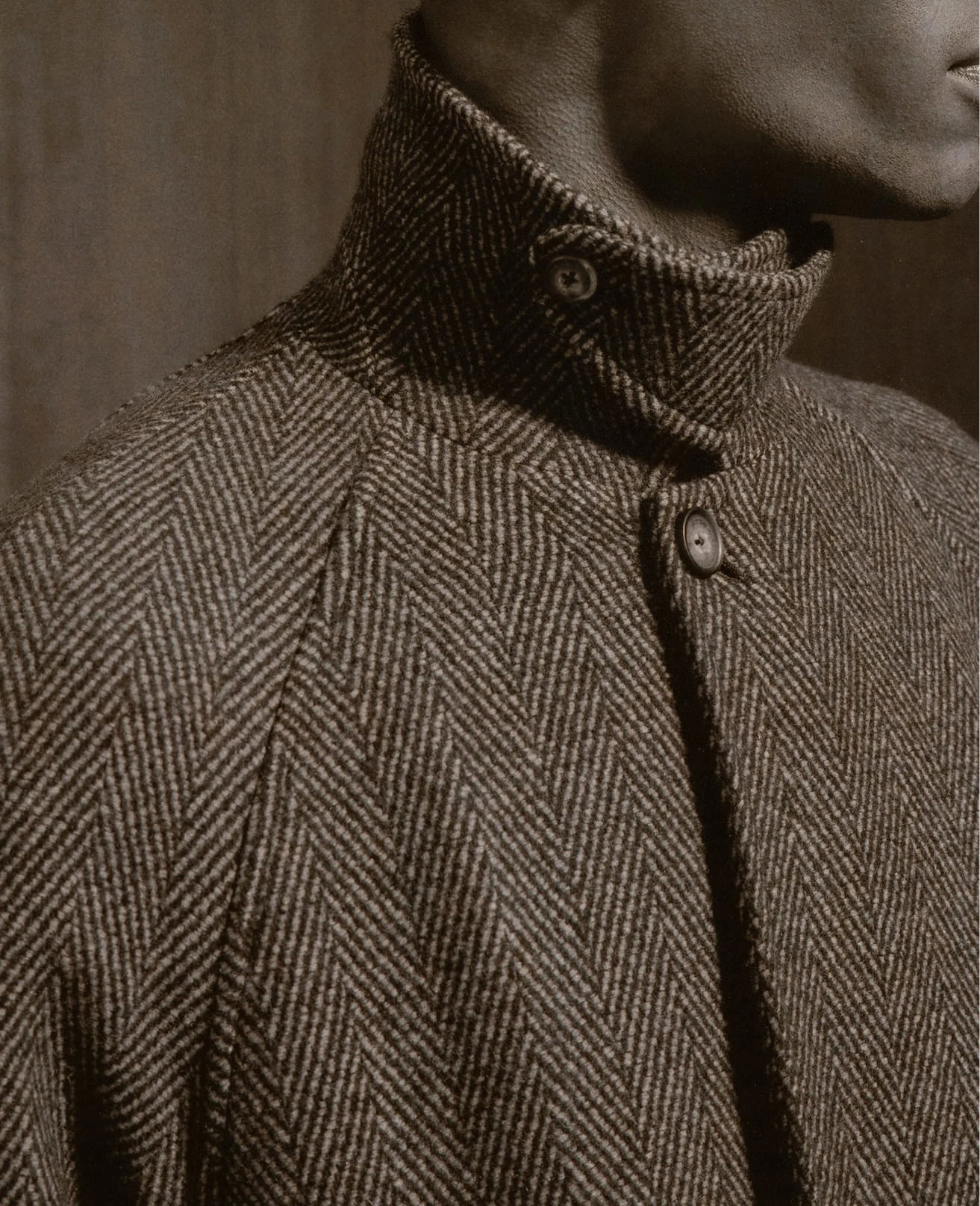a close up of the collar of the raglan coat