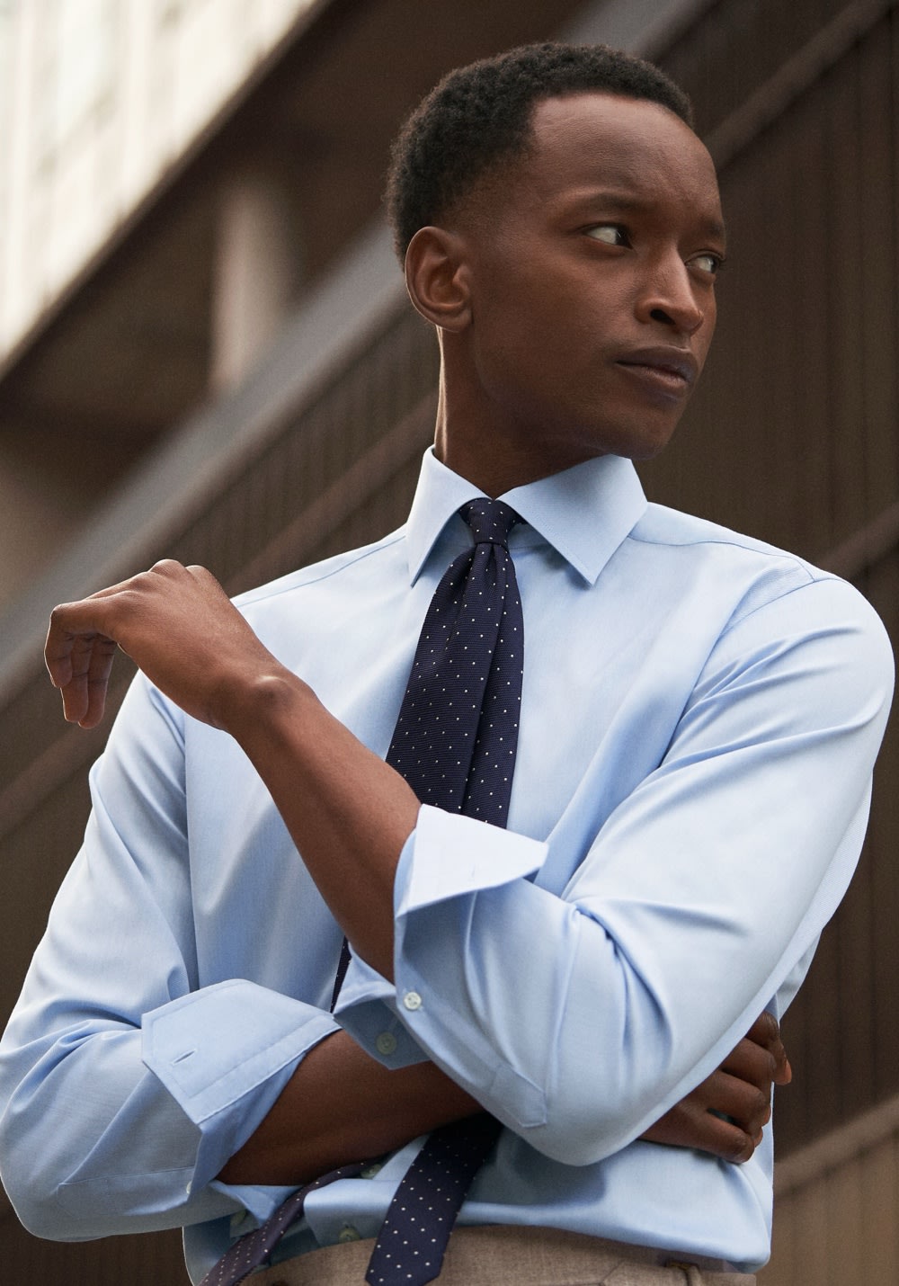 model in lightblue signature twill shirt