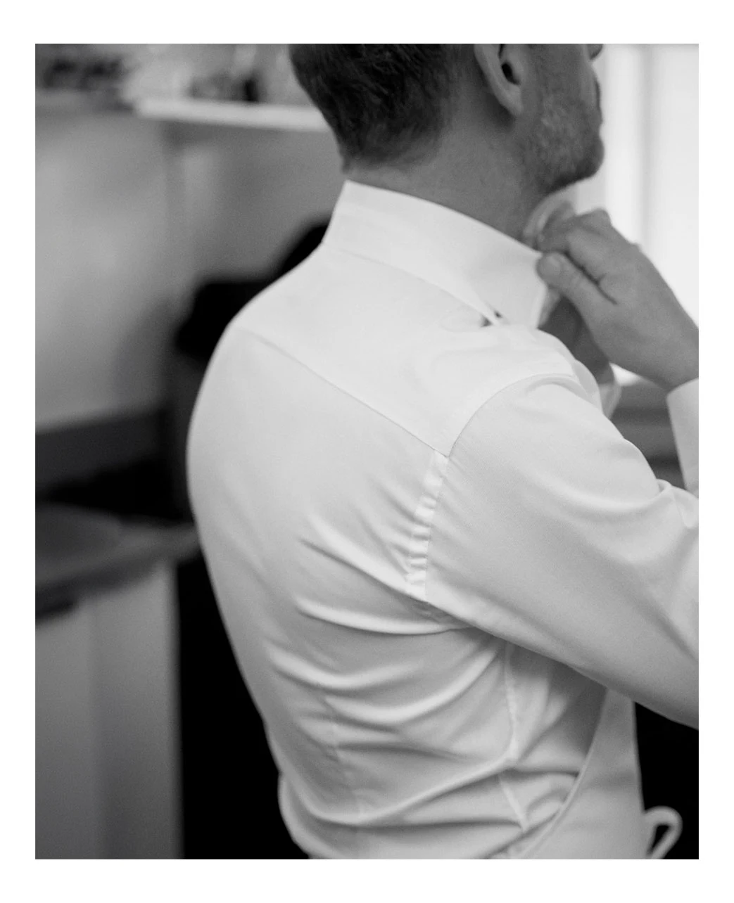 image of björn frantzen in a white signature twill shirt
