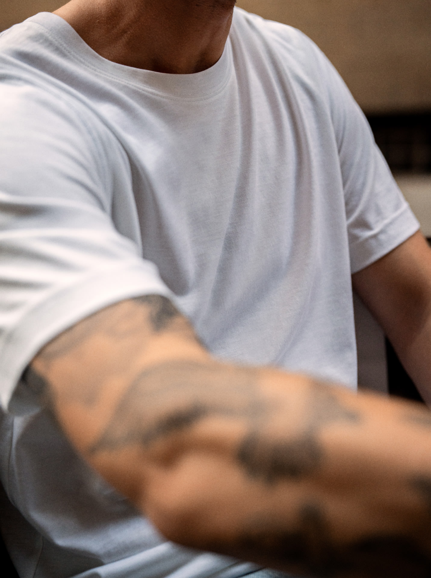 white tee model