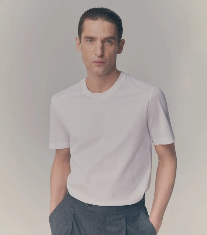 man posing in a white filo di scozia t-shirt