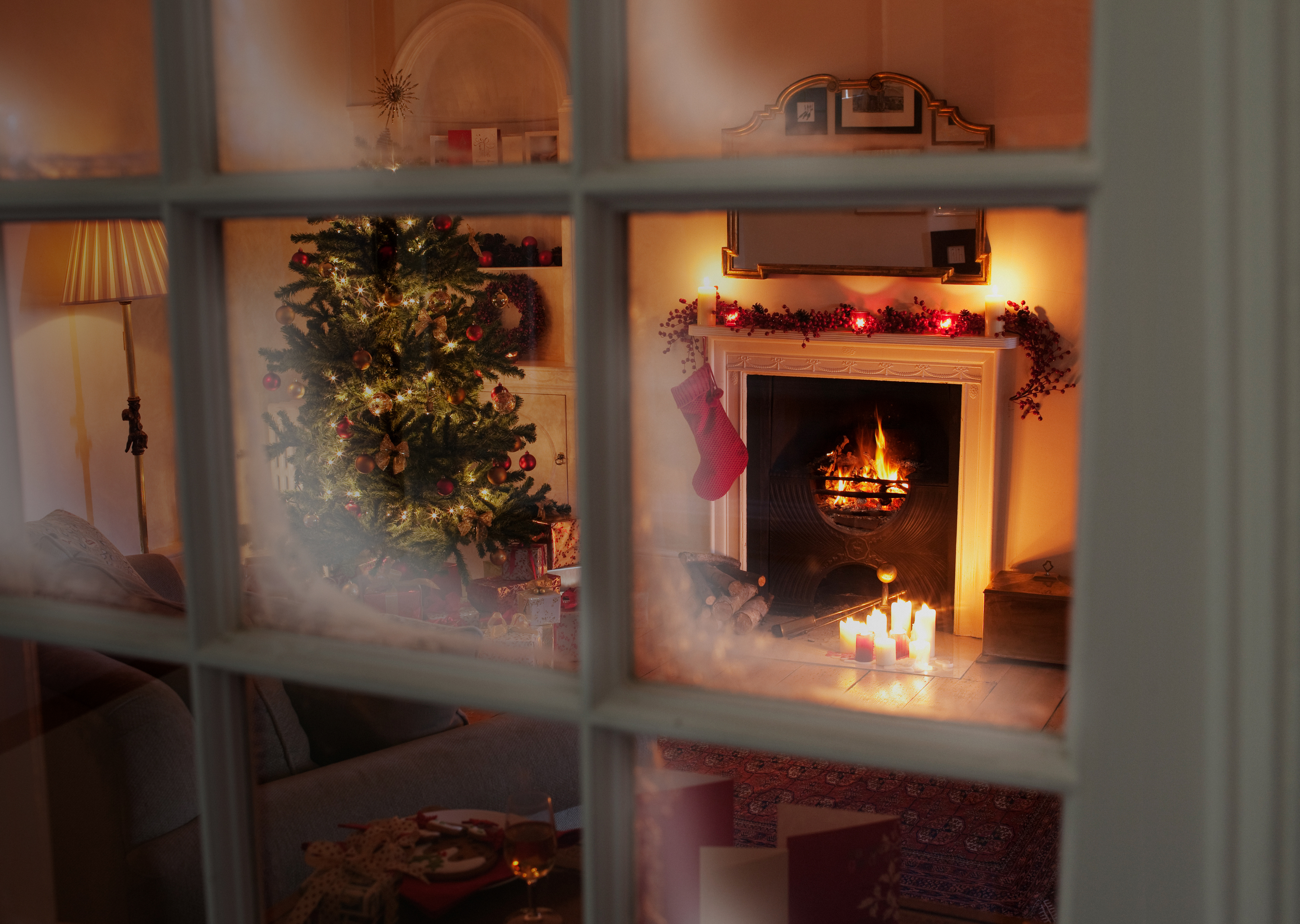 Window-with-Christmas-decorations