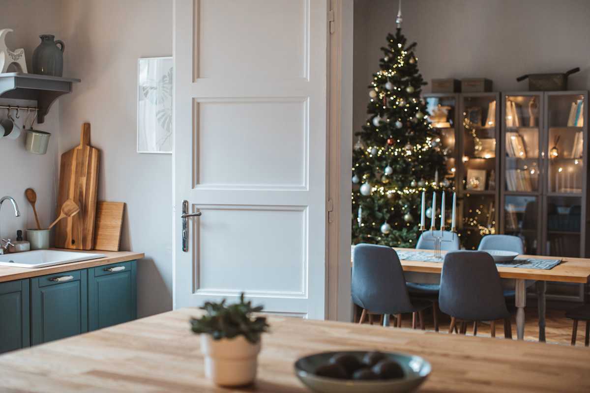 Kitchen-and-living-room-with-Christmas-decorations