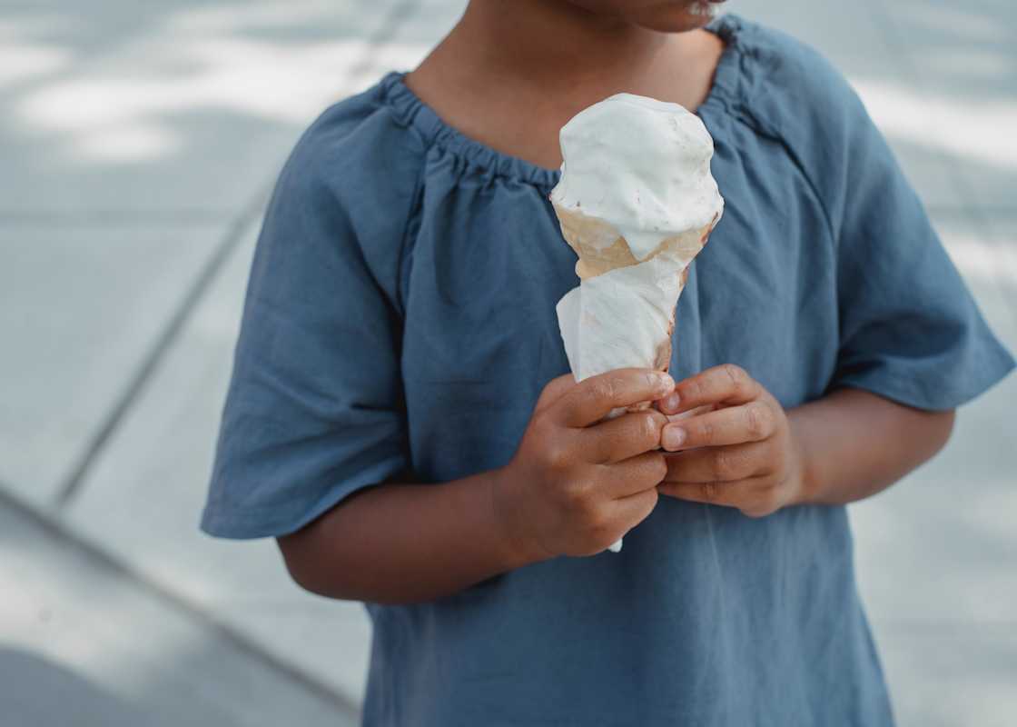 Child-with-ice-cream-cone