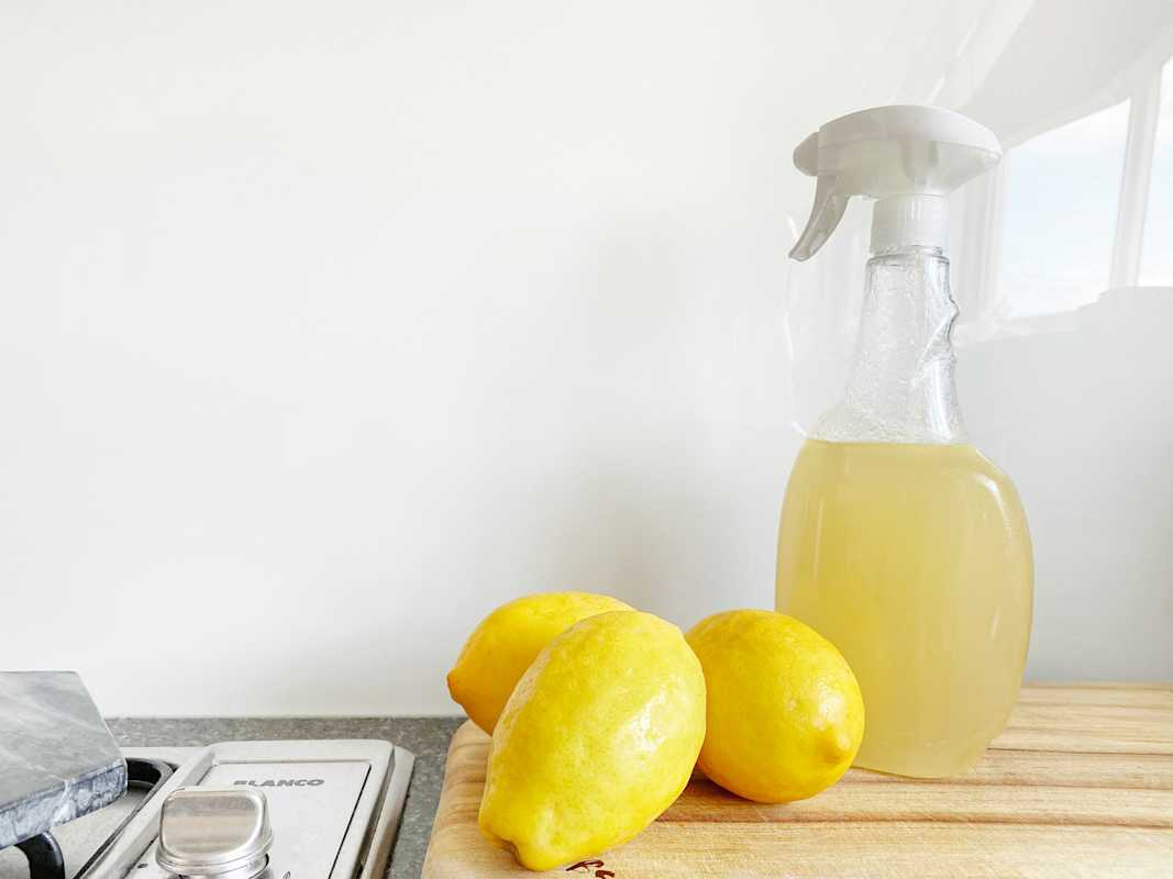 Städprodukter-och-citroner