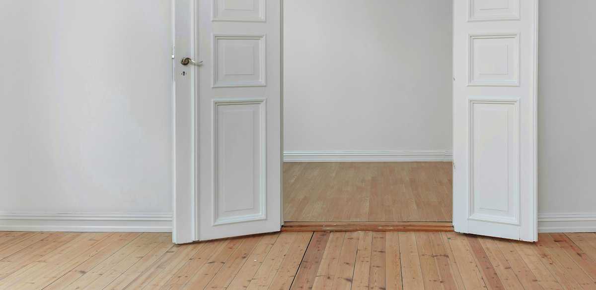 Empty-room-ready-for-move-out-cleaning