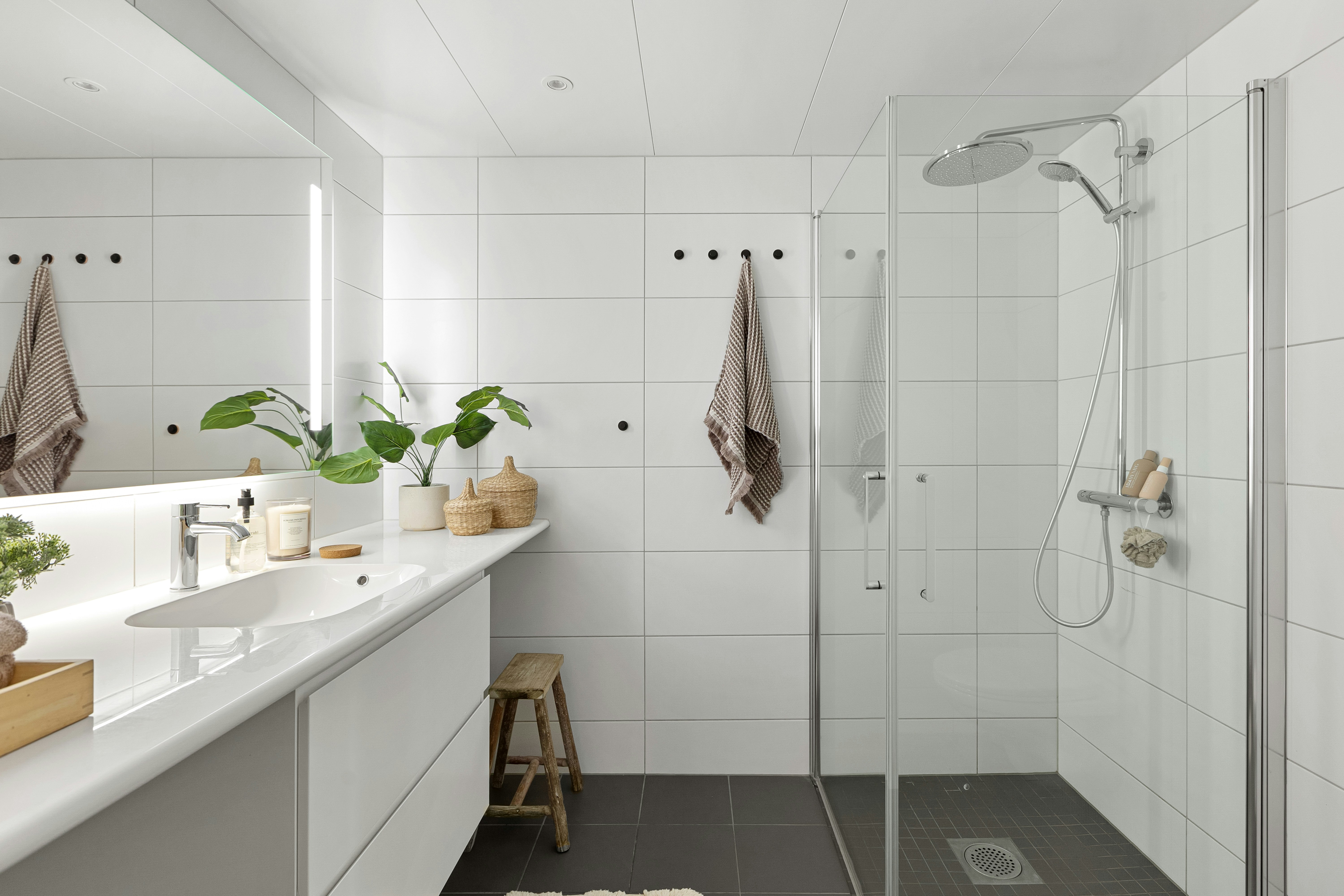 How to clean the shower