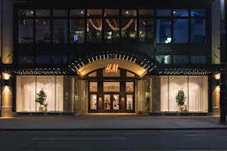 An exterior photo of H&M at 1529 Woodward at night.