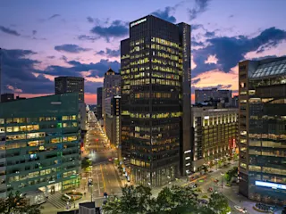 Aerial view of 1001 Woodward at dusk. 