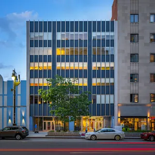 1528 Woodward