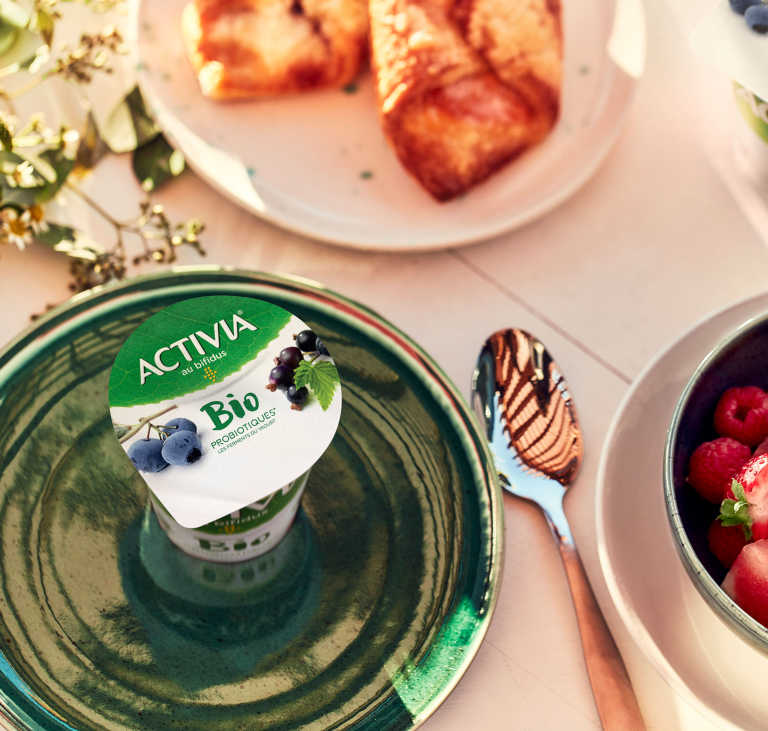 Activia Bio, c’est une gamme unique qui associe du bon lait bio, une pointe de crème bio et des ferments. Cette gamme existe en Nature ou associée à de délicieux fruits bio. Ce sont les ferments, dont notre bifidus exclusif, et notre processus de fermentation spécifique qui donnent à Activia cette texture que vous aimez tant !
Chaque cuillère d'Activia Bio vous procure un plaisir délicieusement unique. 
Ce sont nos ferments, dont notre bifidus exclusif, et notre processus de fermentation spécifique qui donnent à Activia cette texture que vous aimez tant !
Chaque cuillère d'Activia Bio procure un plaisir délicieusement unique. 