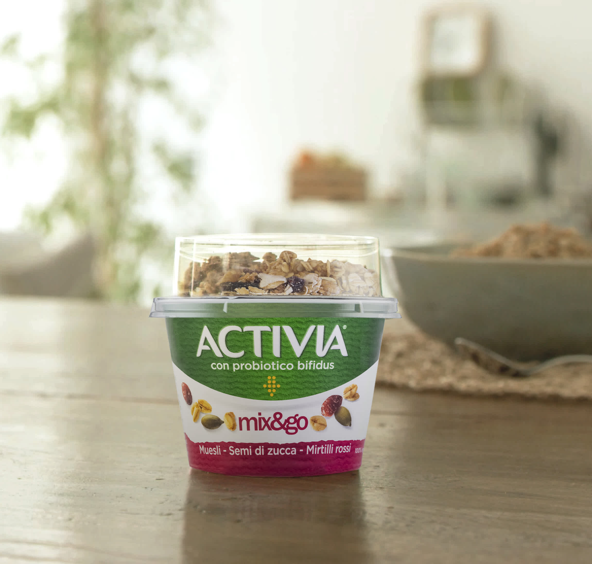 Yogurt muesli con nocciola e mirtillo Activia Mix e Go 0 grassi