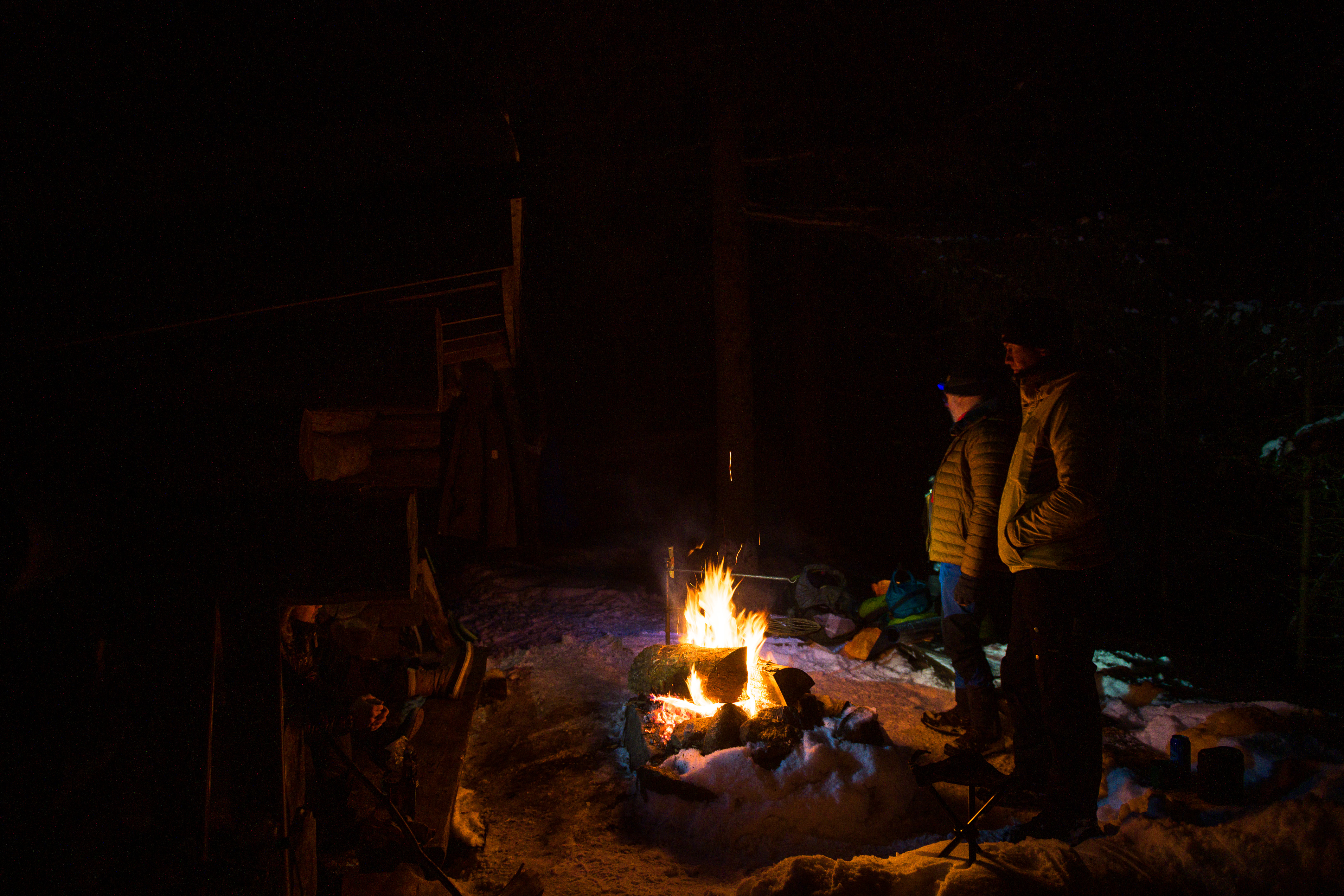 Illalla poltettiin isoa pölkkyä | ISO 500 | 24mm | f 2,8 | 1/10sec