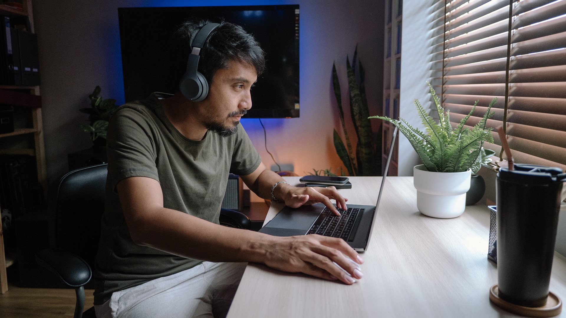 Get Rich From Home by Working Multiple Side Gigs at Once