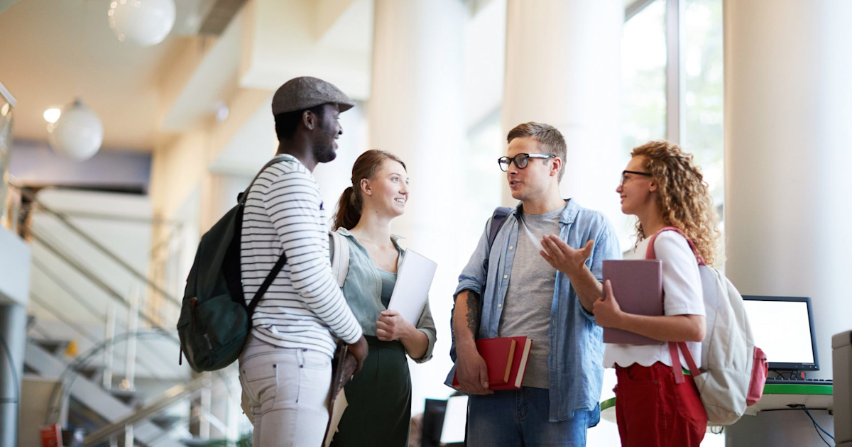 Best Bank Accounts for College Students in 2026