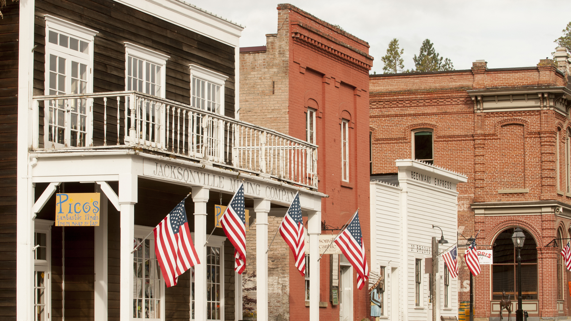50 Best Small Towns To Retire In