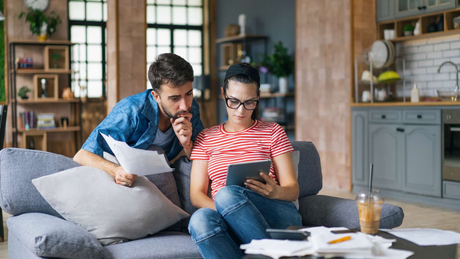 People Filing Should Married People File Taxes Jointly or Separately?