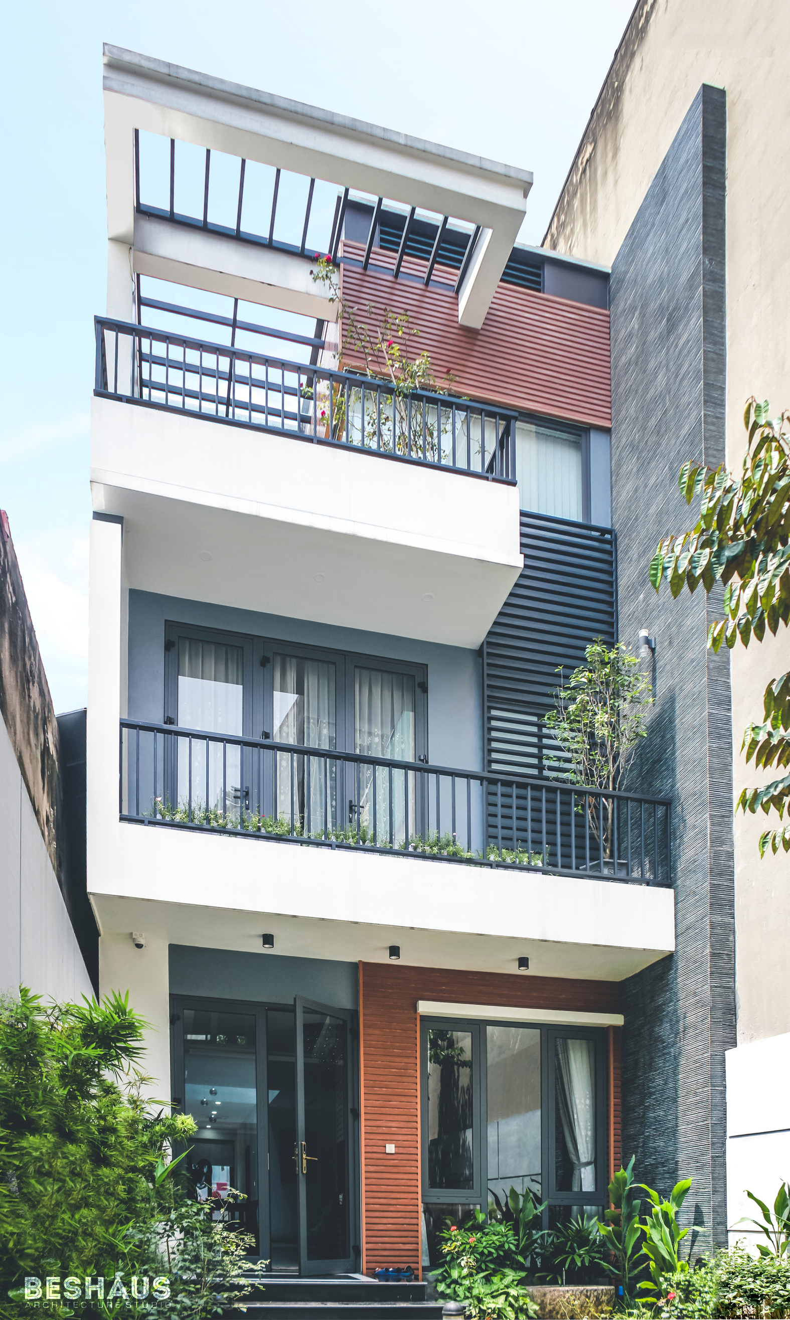 LONGHOUSE | Townhouse