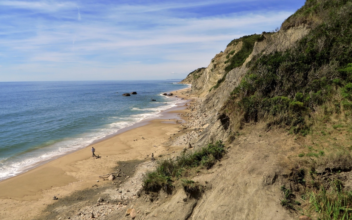 Mohegan-Bluffs-on-Block-Island-offers-plenty-of-space-to-explore.
