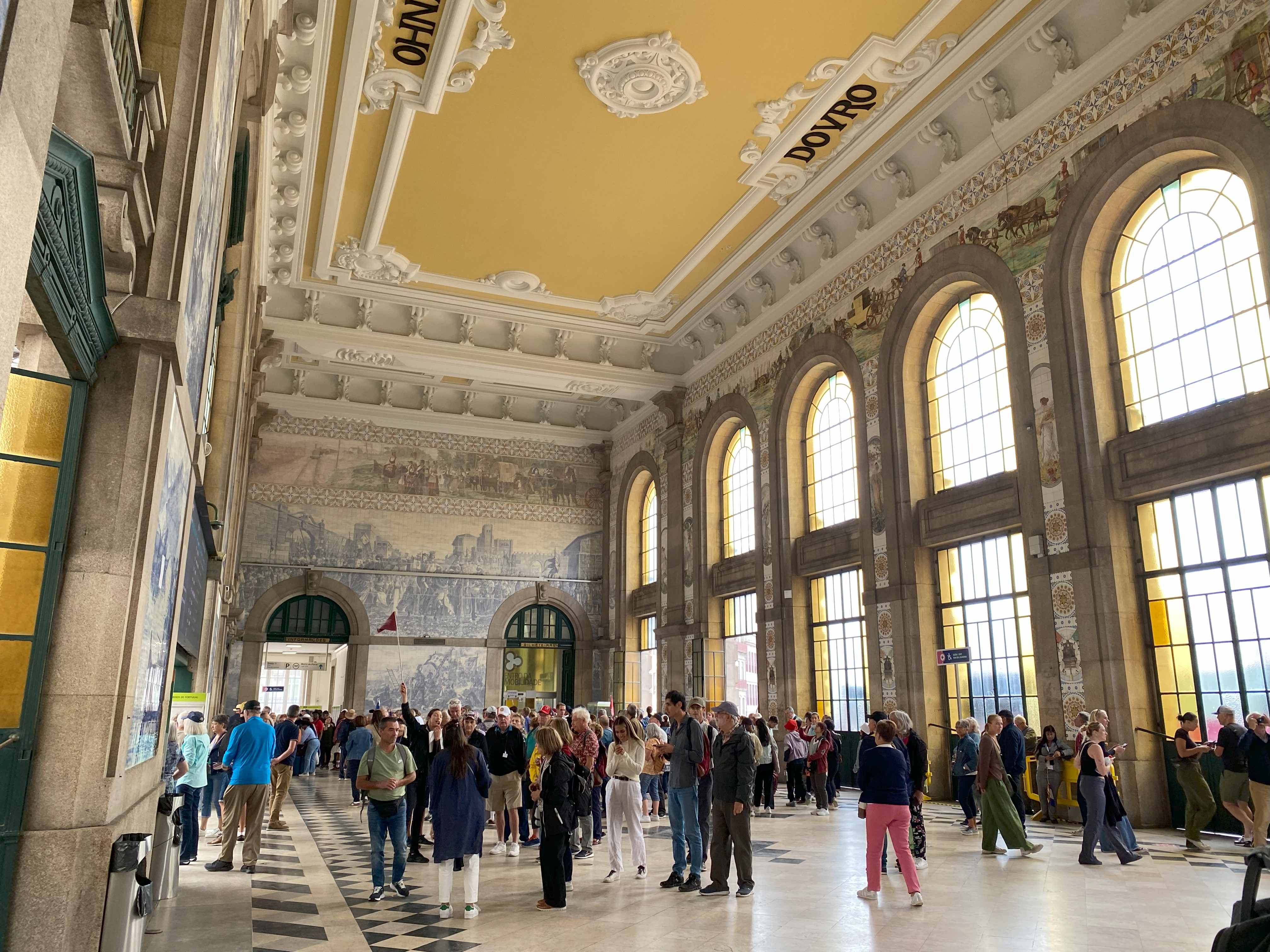 Sao Bento train station