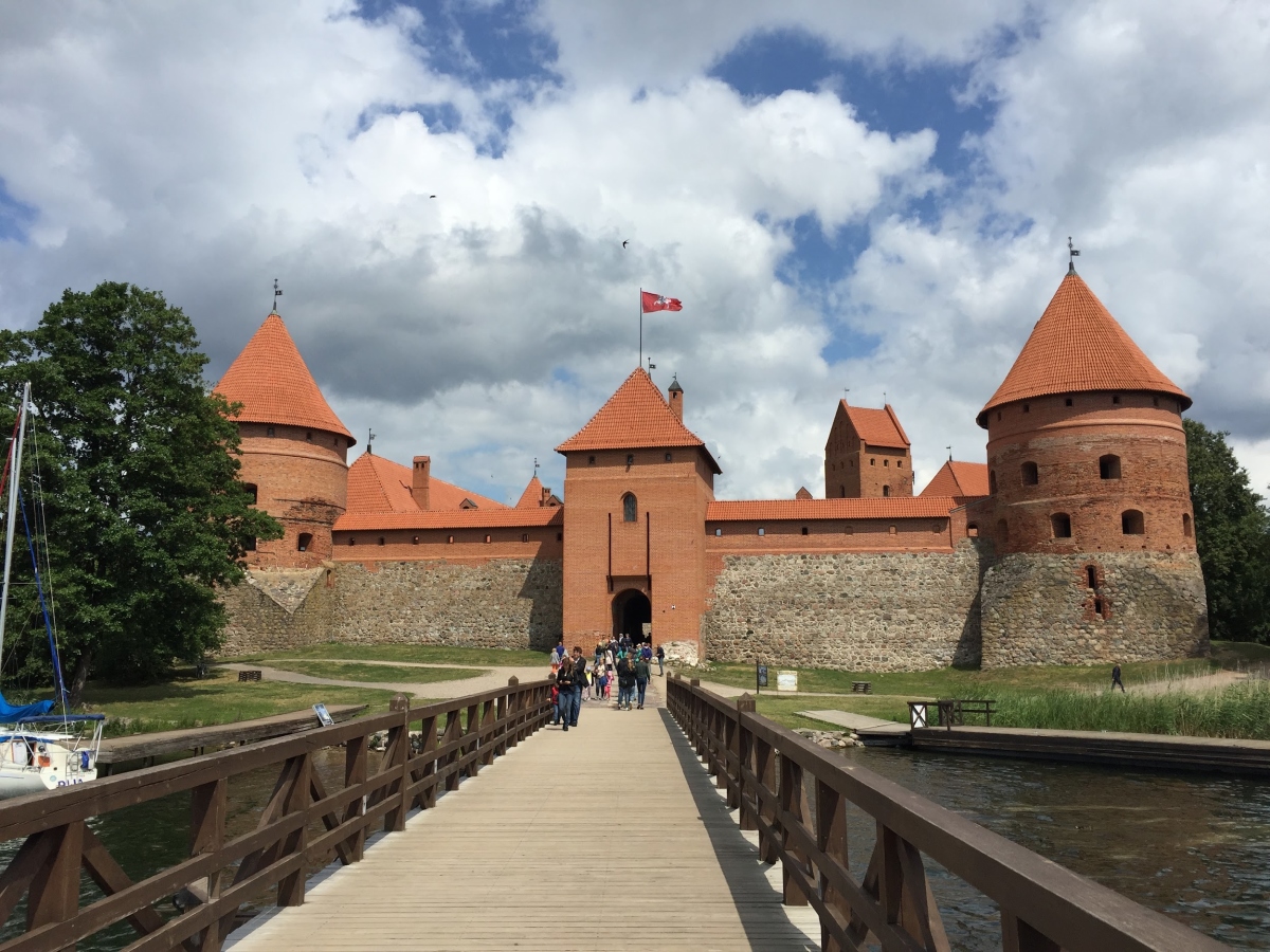 A-sunny-day-at-a-castle-in-Lithuania