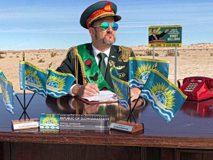 Randy Williams as The Sultan of Slowjamistan