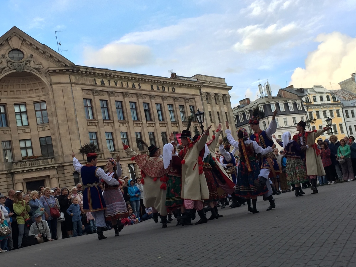 We-stumbled-across-a-traditional-dance-competition-and-loved-every-minute