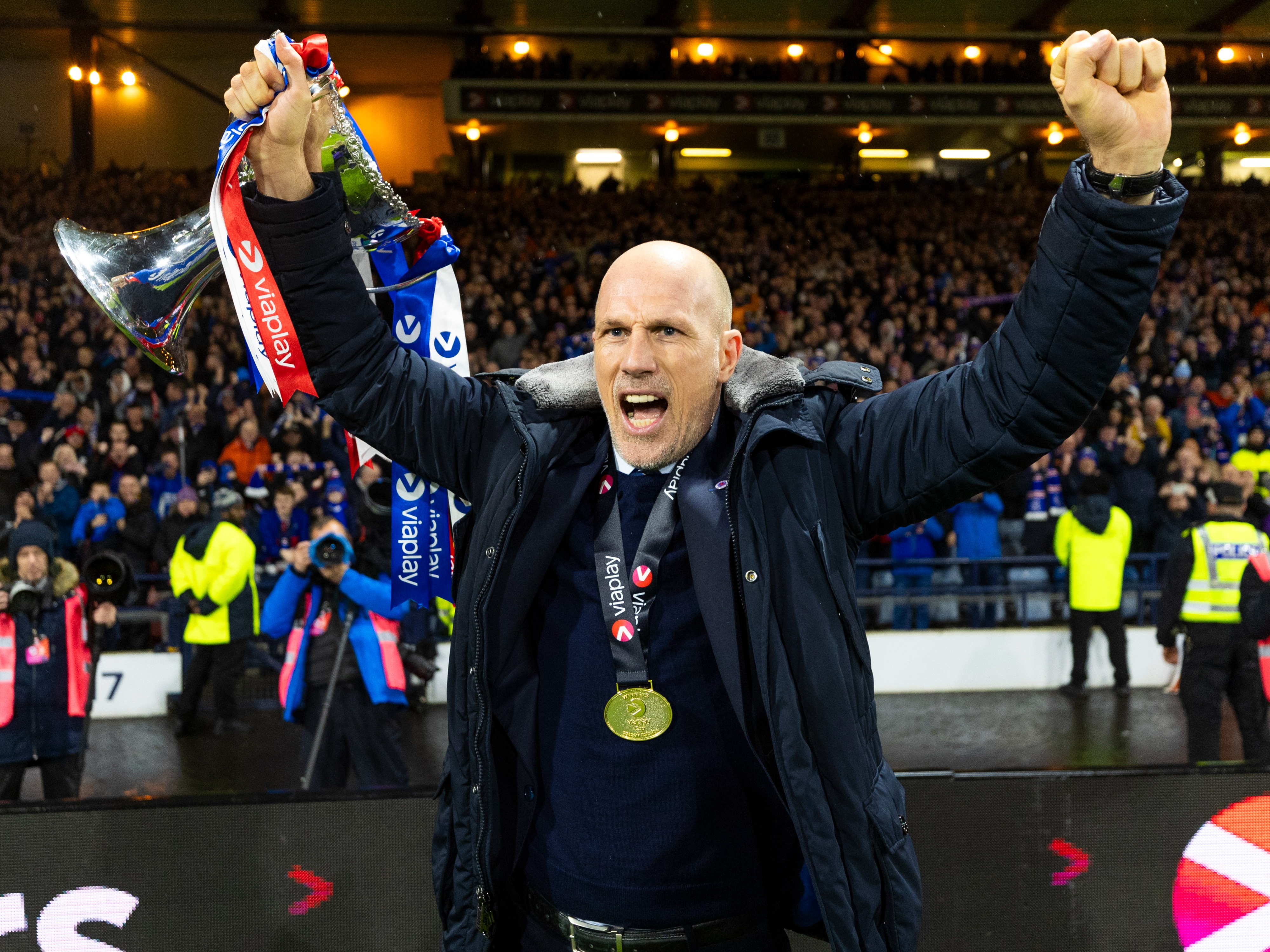 Philippe Clement Dedicates Silverware To Supporters | Rangers Football Club