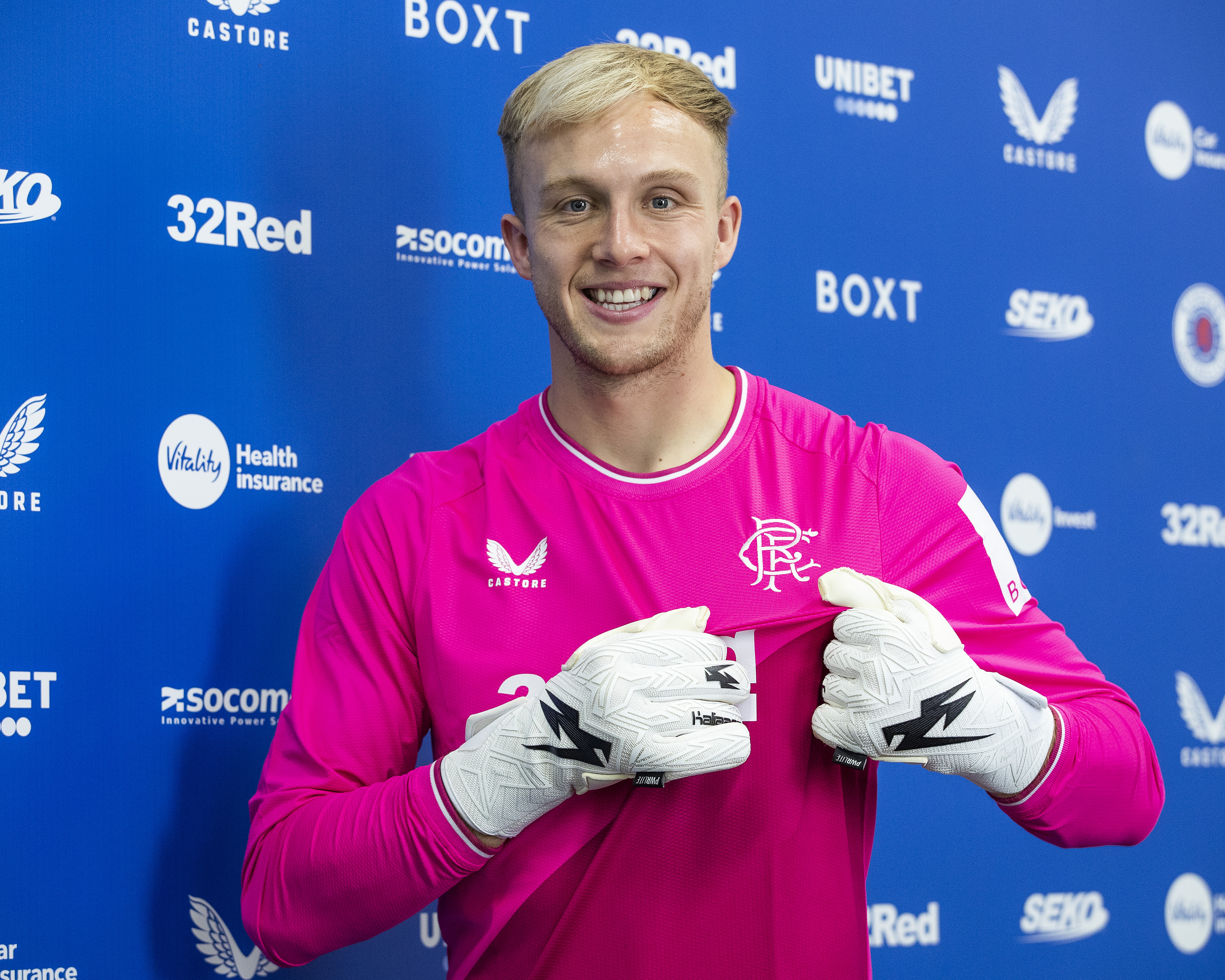 Robby McCrorie Signs New Contract Until 2025 Rangers Football Club