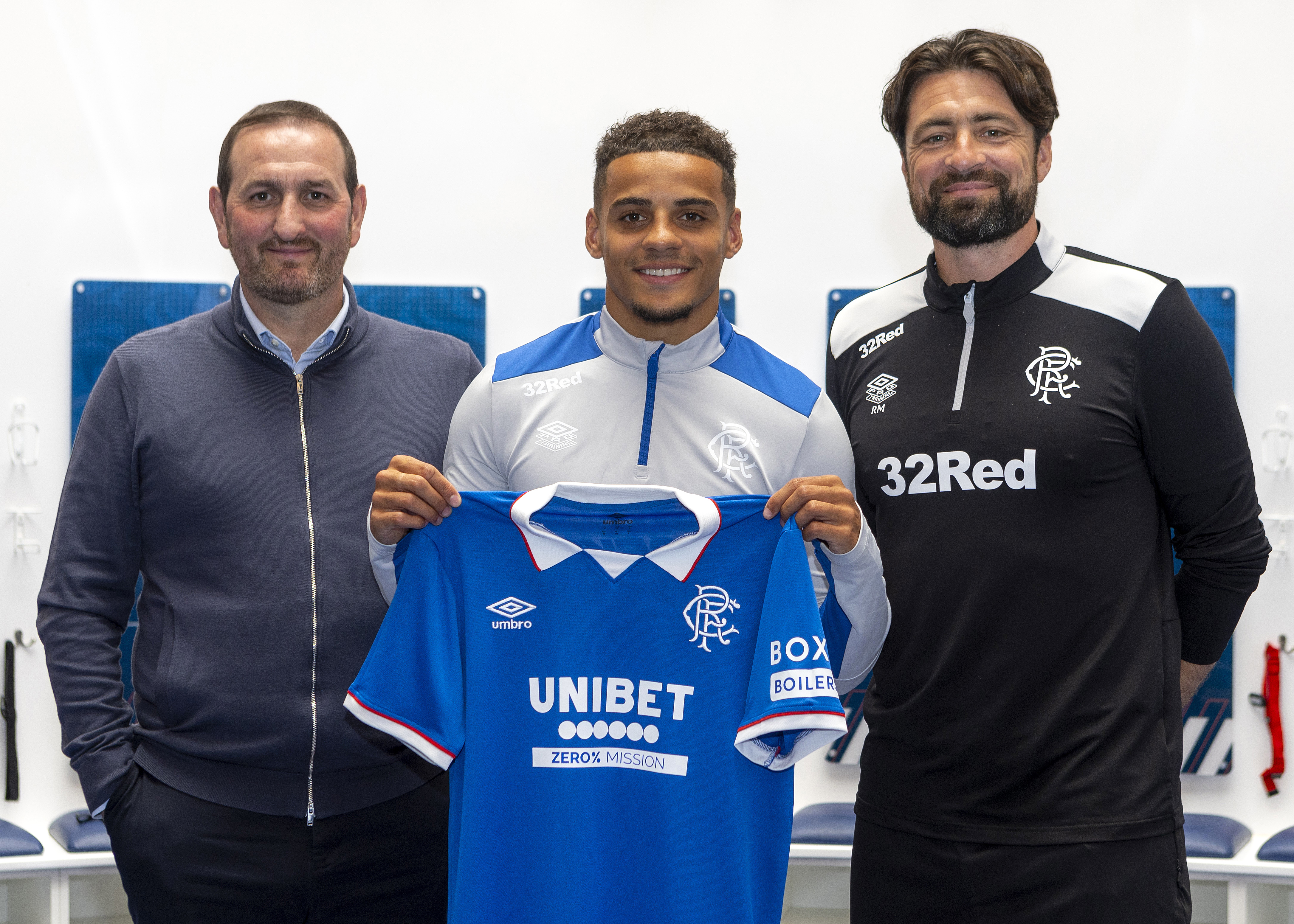 240625 Max Aarons Signs 32