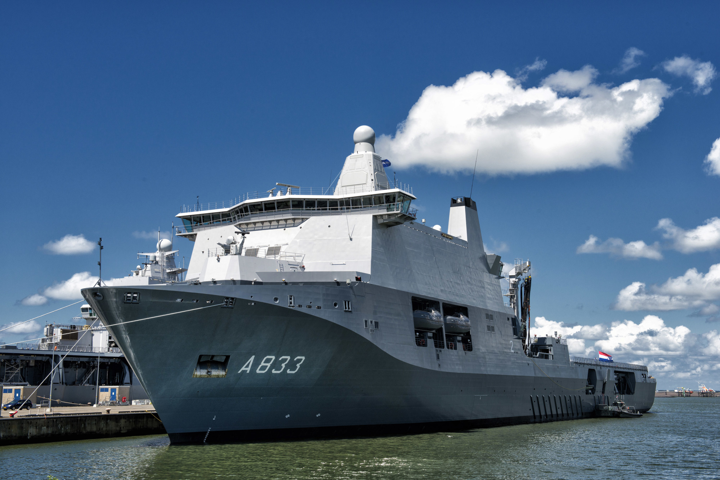 Nederländska multifunktionsfartyg HNLMS Karel Doorman Foto: Nederländska försvarsministeriet