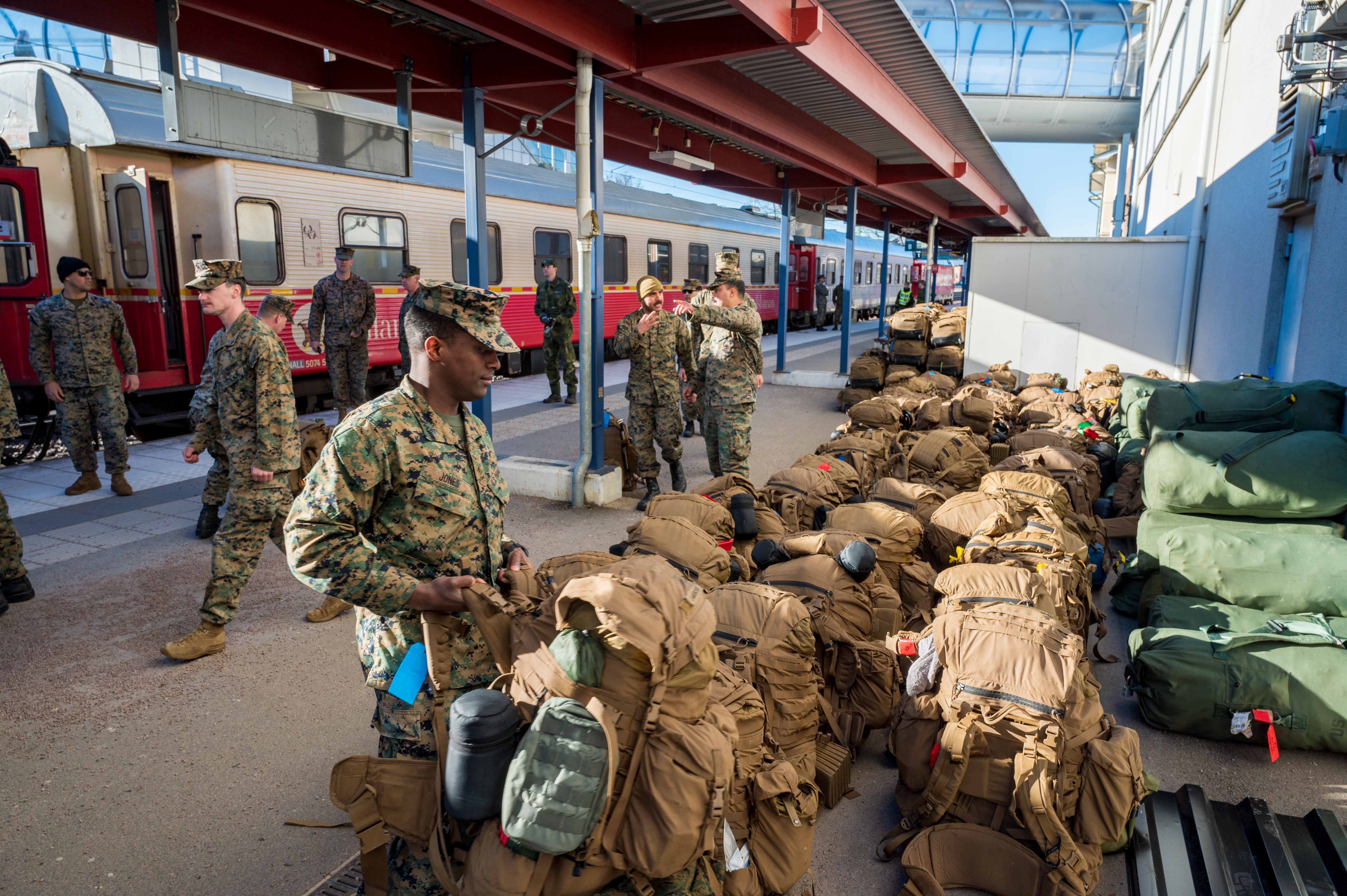 Amerikanska marinkårssoldater anländer till Skövde inför övningen Aurora 23 Foto: Robin S. Krüger