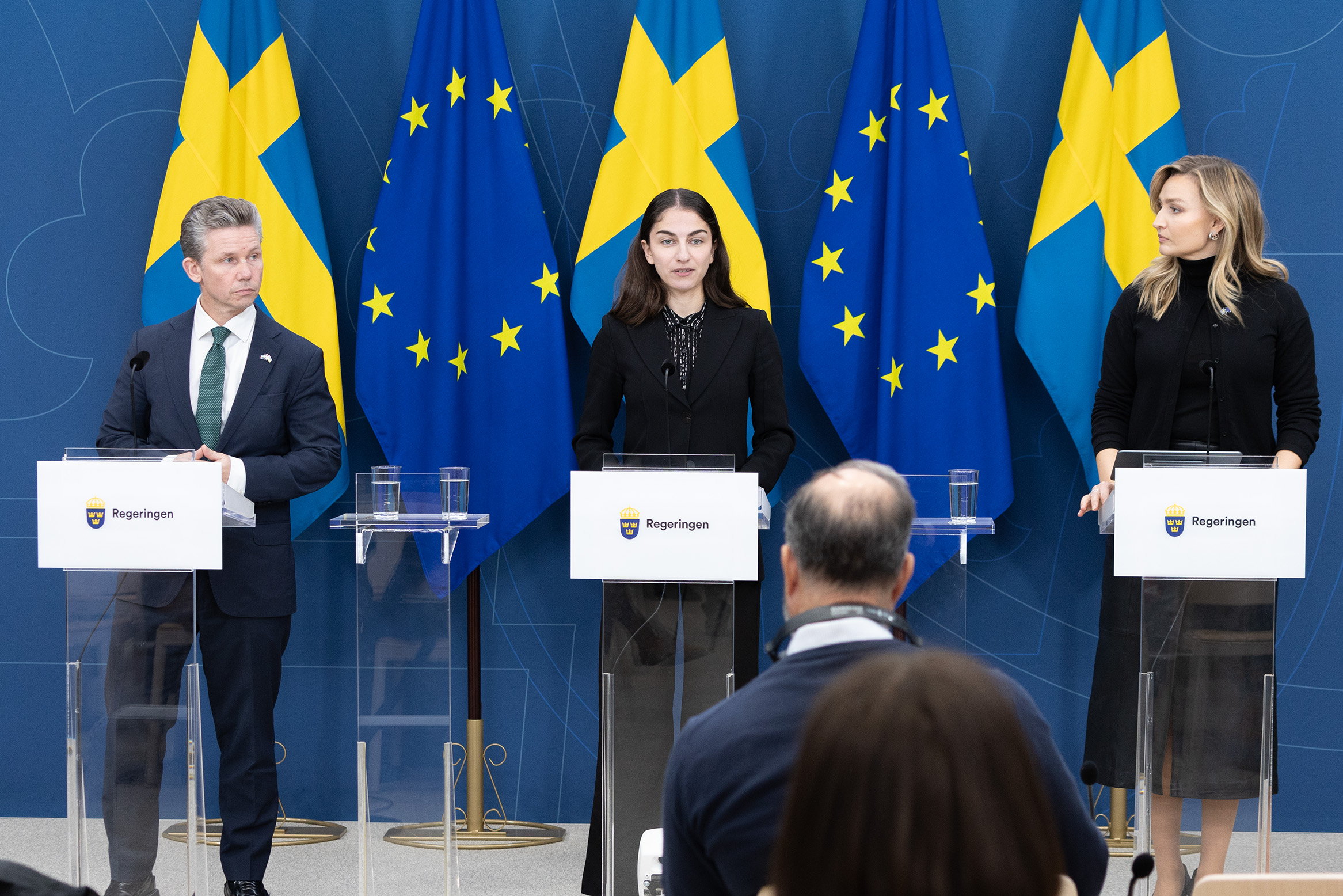 Försvarsminister Pål Jonson (M), klimat- och miljöminister Romina Pourmokhtari (L) samt energi- och näringsminister Ebba Busch (KD) Foto: Regeringskansliet/Niklas Forsström