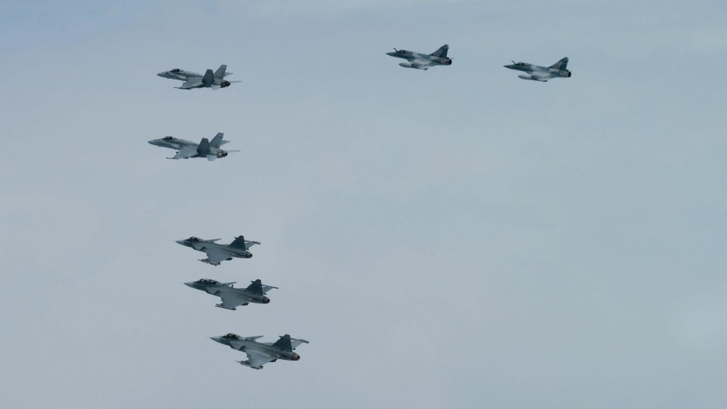 Svenska Jas 39 Gripen, finska F-18 Hornet och franska Mirage 2000 under samövning.Foto: Flygvapnet