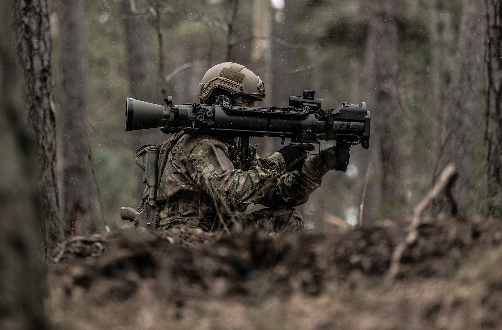 Soldat med granatgevär Carl-Gustaf® M4