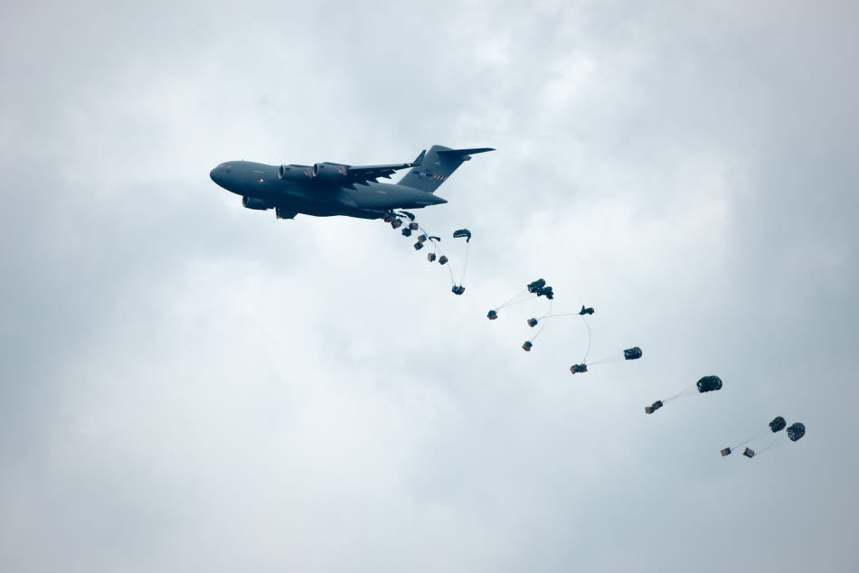C-17 Globemaster fäller last Foto: Alexander Karlsson/Försvarsmakten