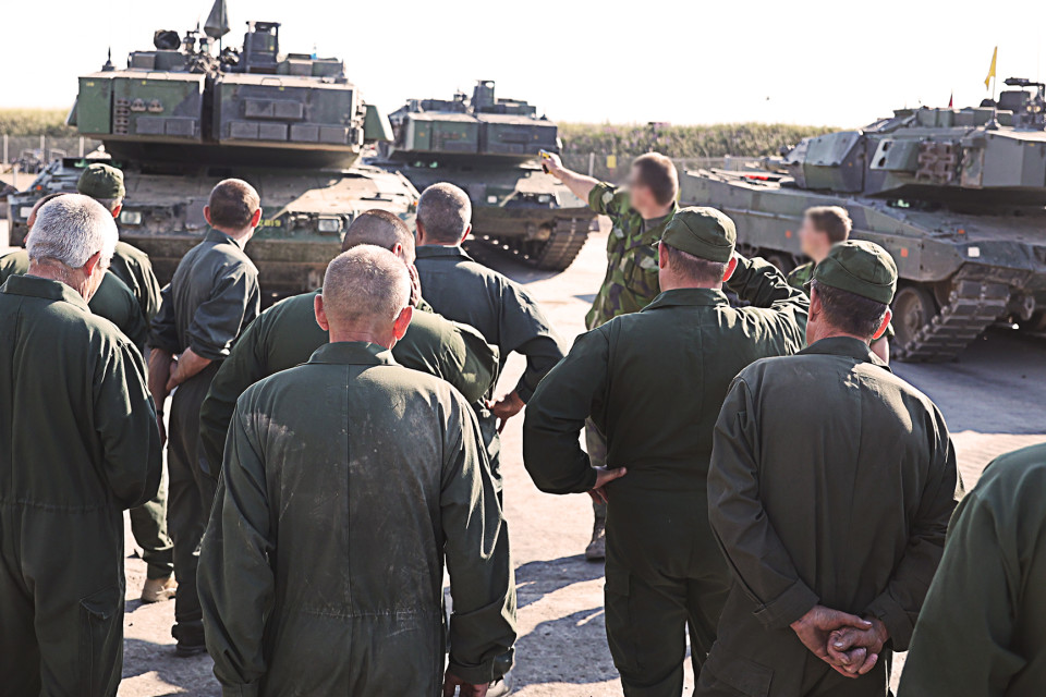 Svenska instruktörer och ukrainska soldater. Foto: Försvarsmakten